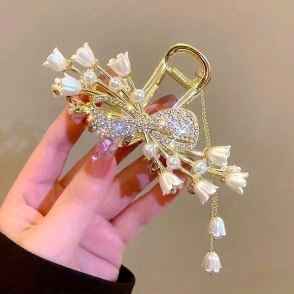 Accessories - Rhinestone Bow Hair Clip